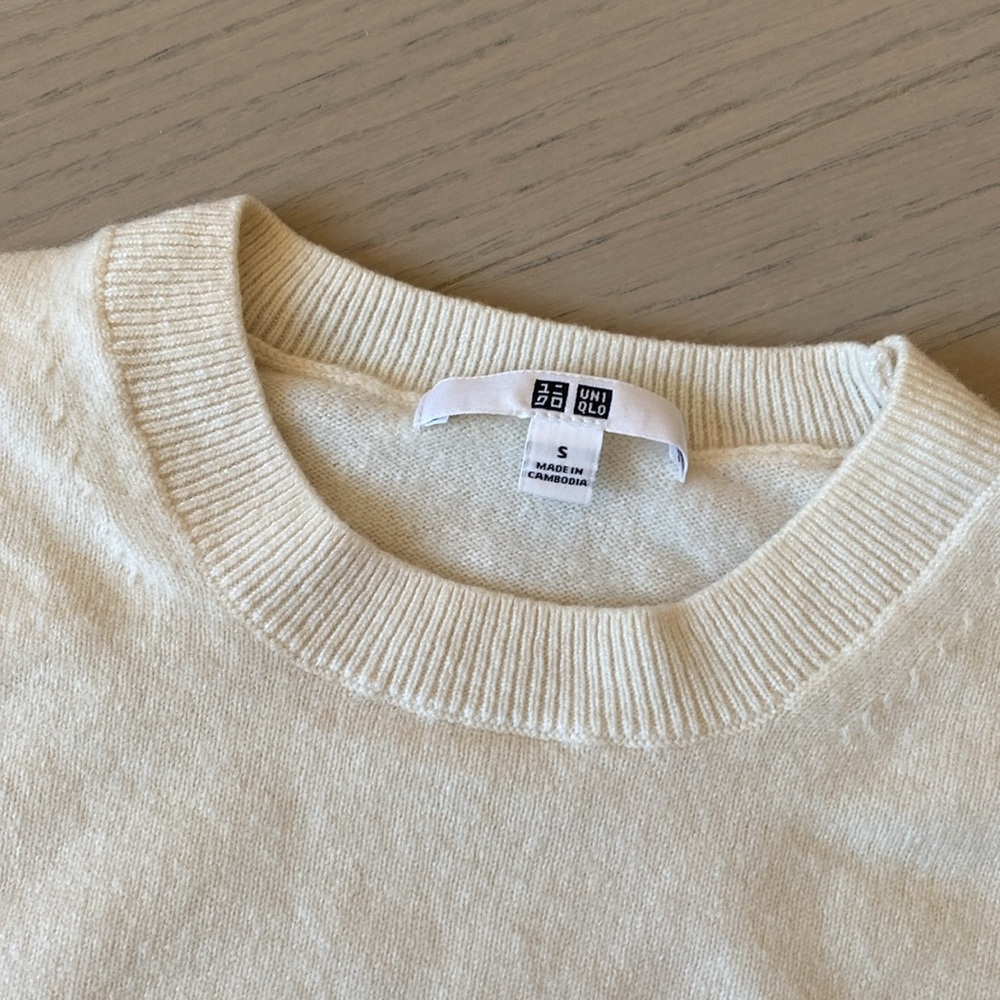 Uniqlo Cashmere Sweater - Picture 3 of 4